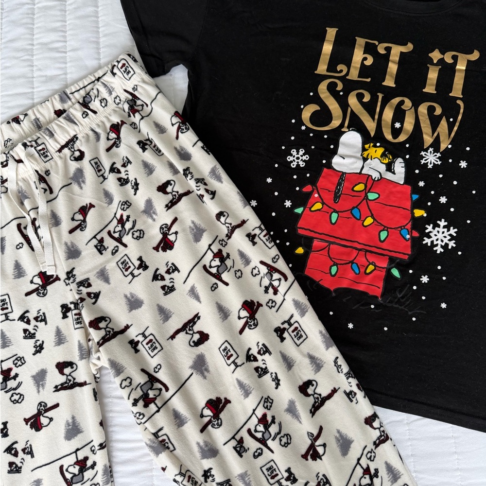 Peanuts Snoopy 'Let It Snow' Kids Pajama Set - Black and White